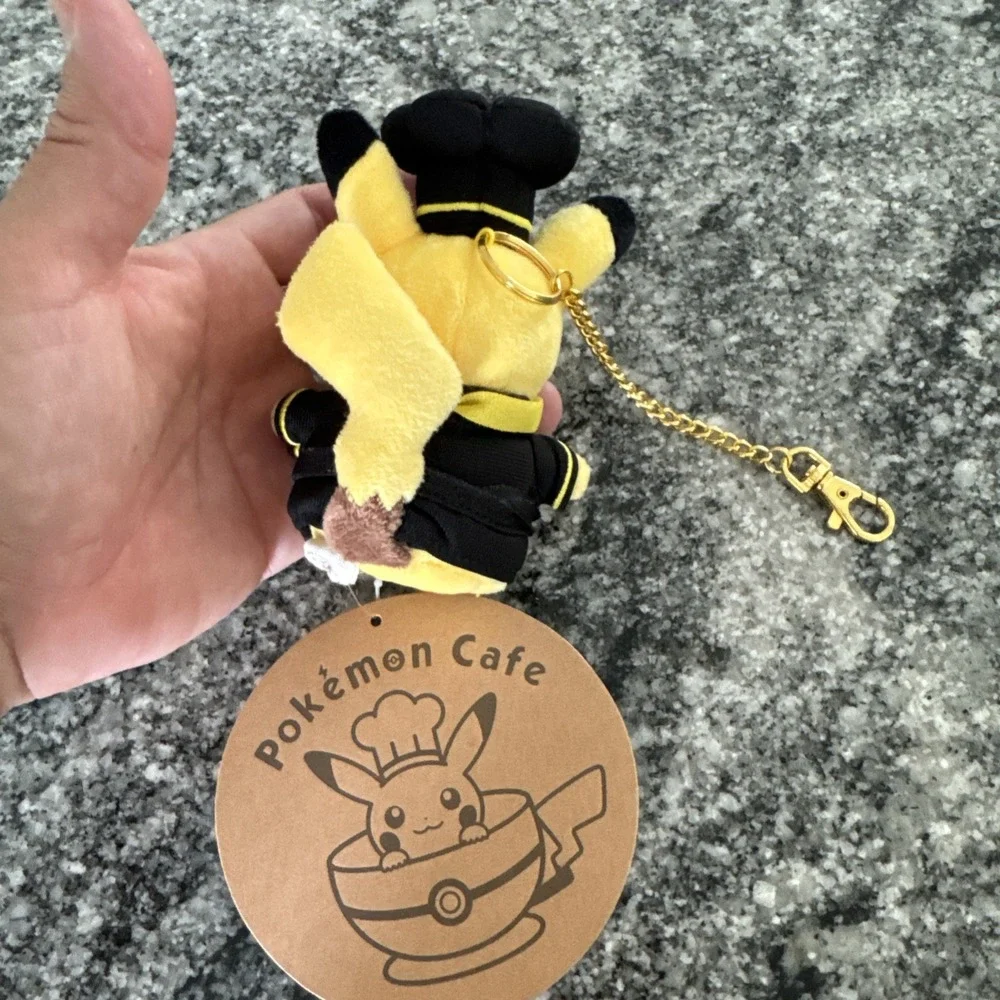 POKEMON CENTER CAFÉ 2020 JAPAN EXCL BLACK CHEF PIKACHU KEYCHAIN W/TAG #Bin5